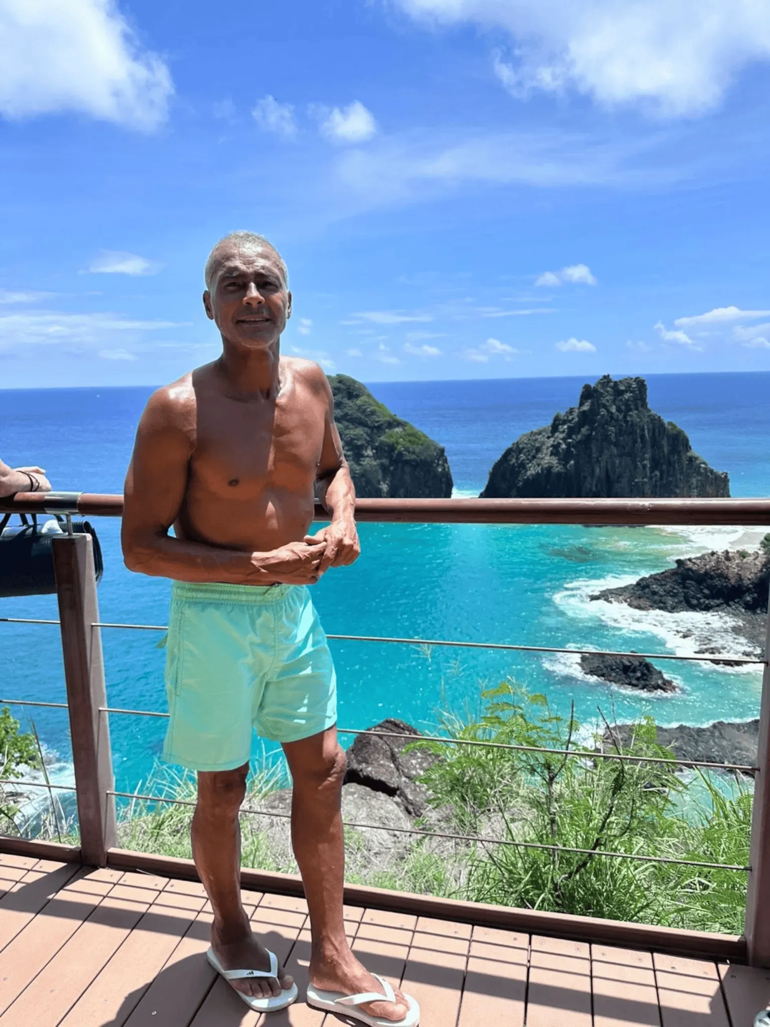 世界杯官网-罗马里奥被比他小35岁学生女友甩了，他被曝与对方闺蜜出轨